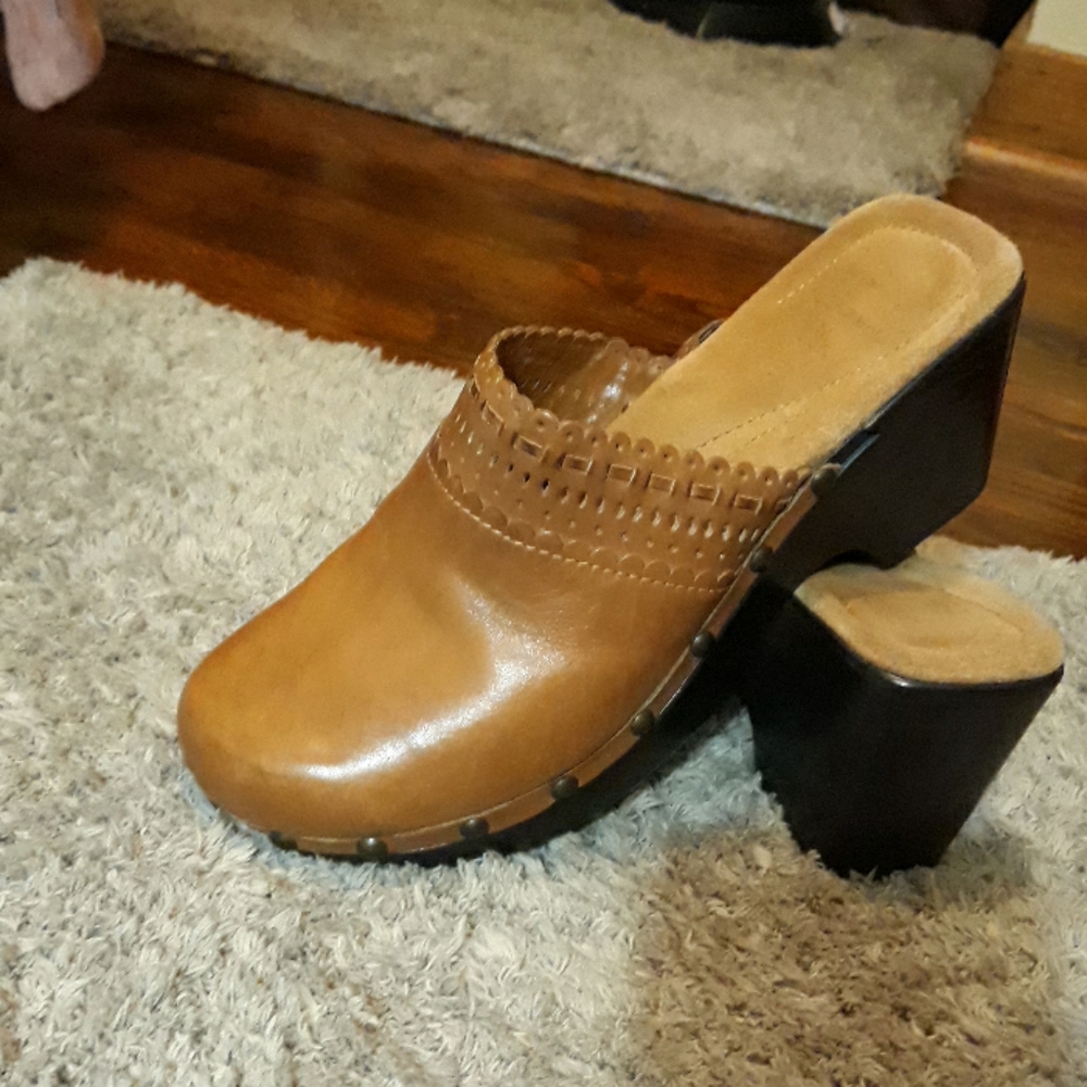 White mountain leather shoes